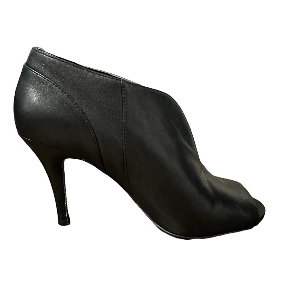 Nine West Heels.  Size 8. Black.‎ - Picture 2 of 7